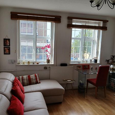 Sunny And Spacious Flat In Nw3 Londra Exterior foto