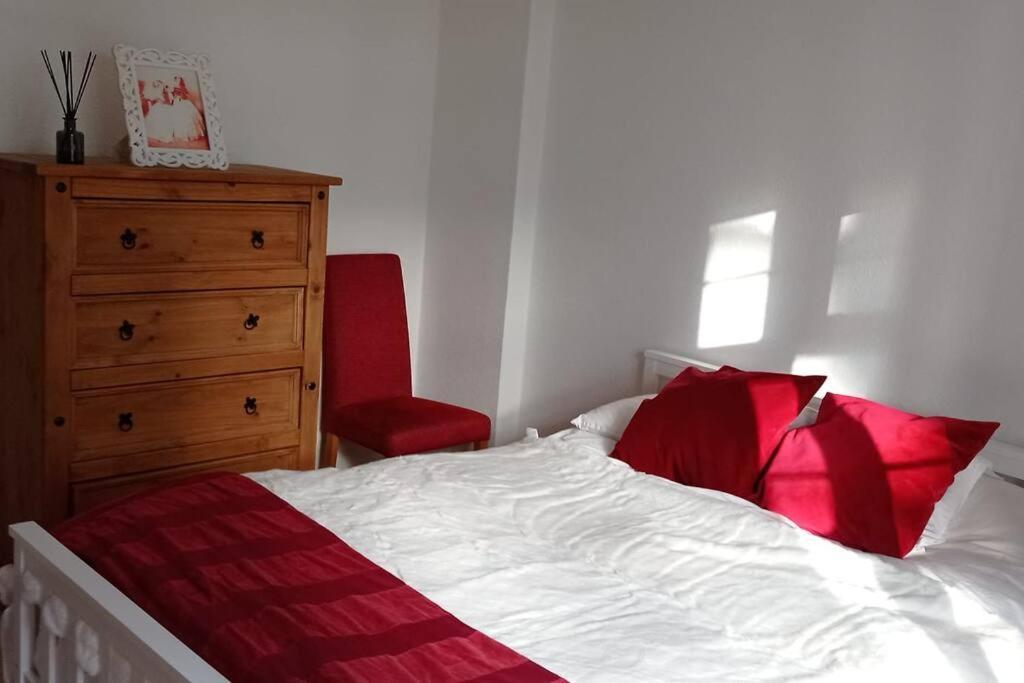 Sunny And Spacious Flat In Nw3 Londra Exterior foto